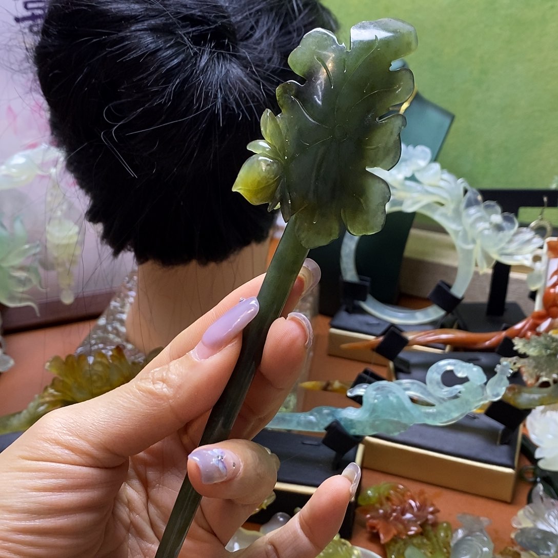 蛇纹石玉未镶嵌荷叶发簪