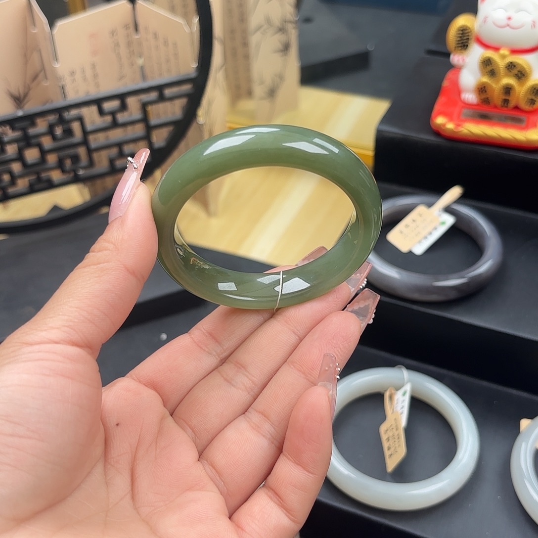 和田玉（糖玉）未镶嵌手镯