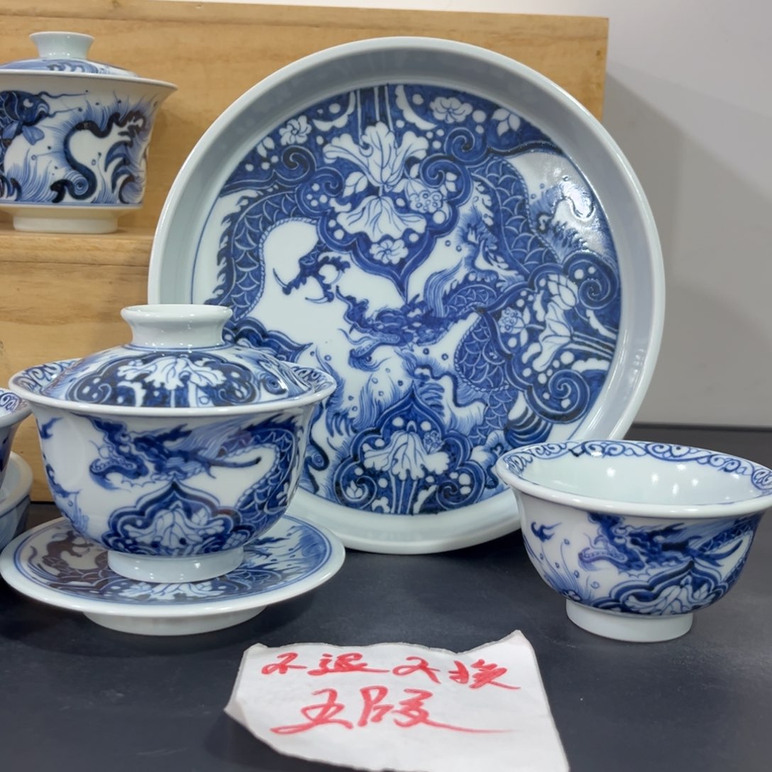 手绘仿元穿花龙四件套