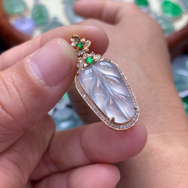 翡翠吊坠(不含链)18K金镶嵌