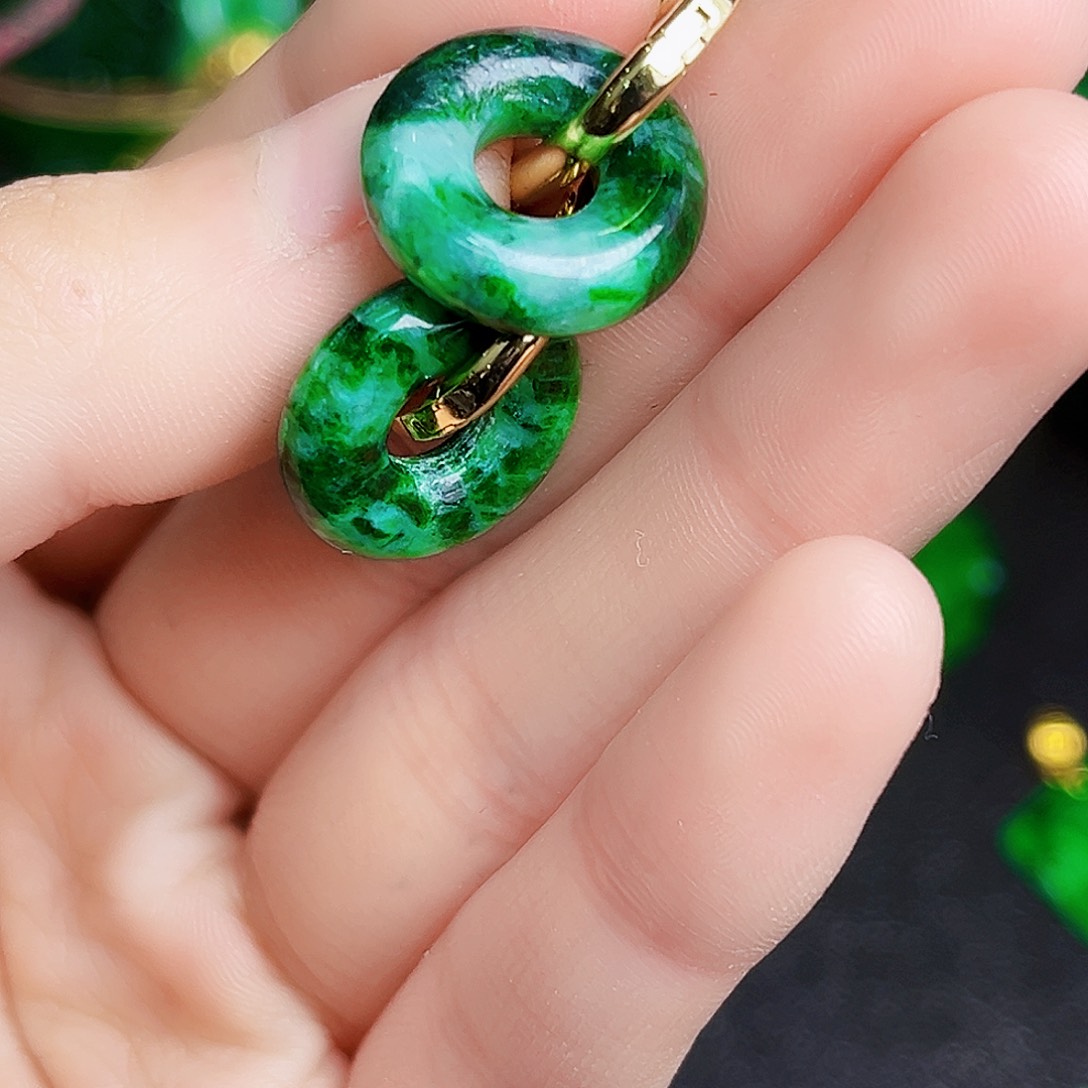 颈饰未镶嵌翡翠多样性