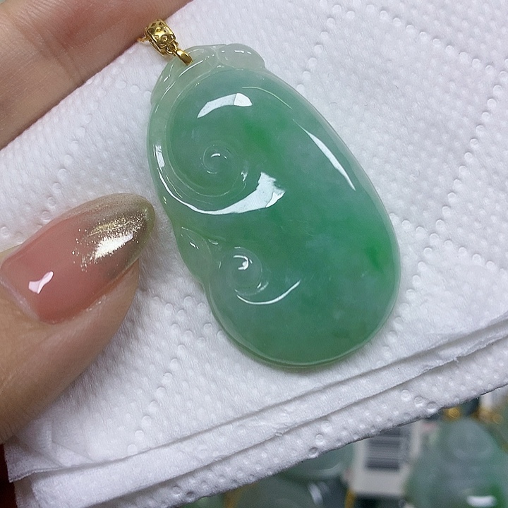翡翠18K金镶嵌颈饰挂件