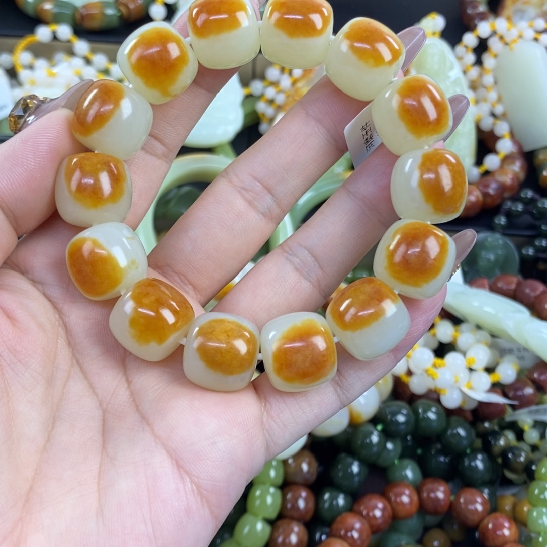 小***总透闪石质玉未镶嵌手串