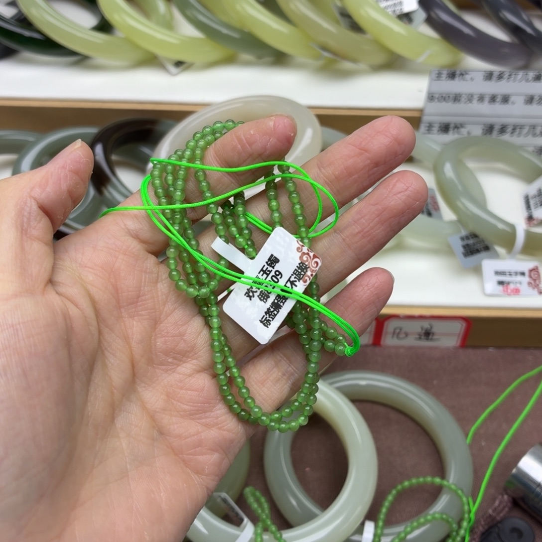 鎕****颈饰未镶嵌和田玉
