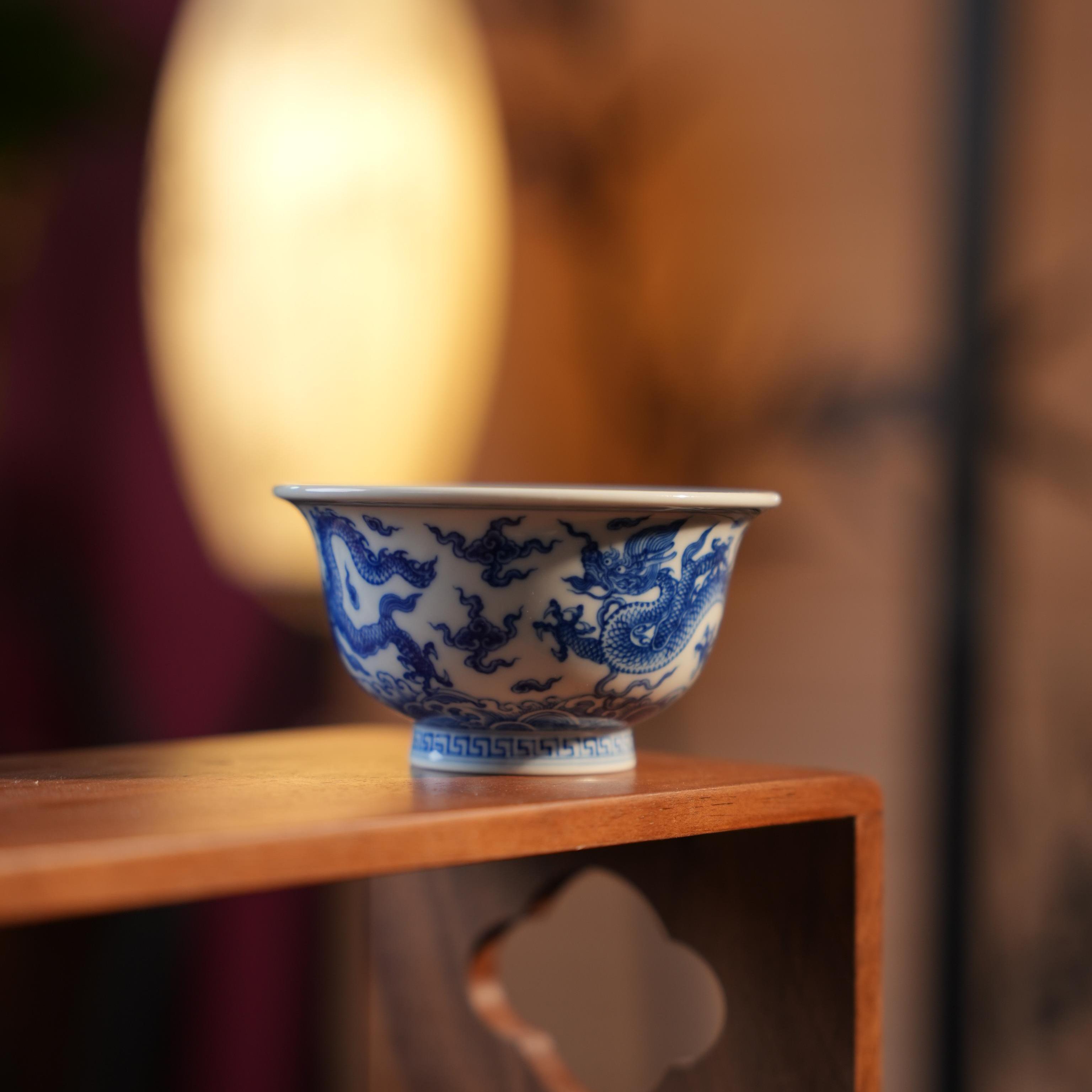 望月怀古纯手工手绘青花五龙压手杯