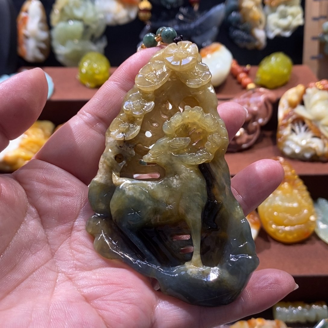 蛇纹石玉颈饰未镶嵌
