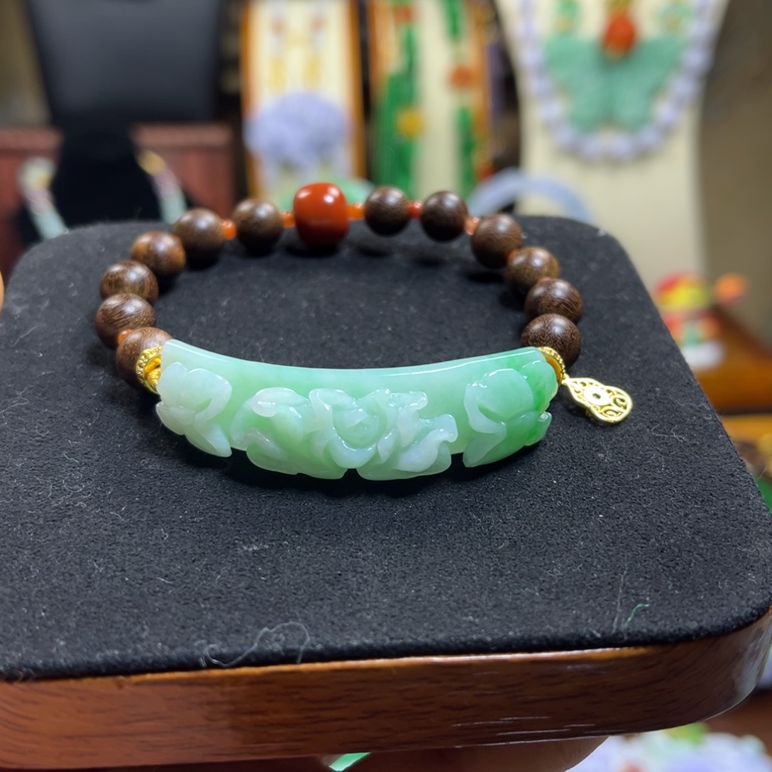 翡翠未镶嵌颈饰天然翡翠手牌