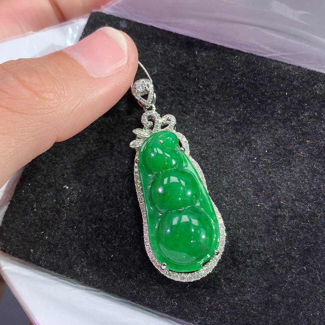 翡翠吊坠(赠链)18K金镶嵌