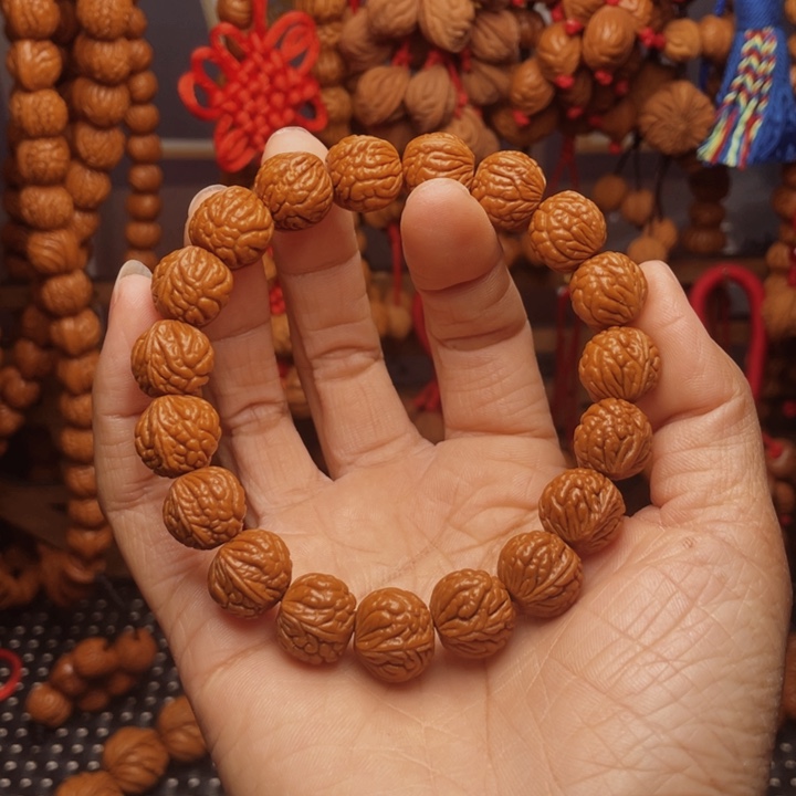 木质类龙纹桃枭挂件