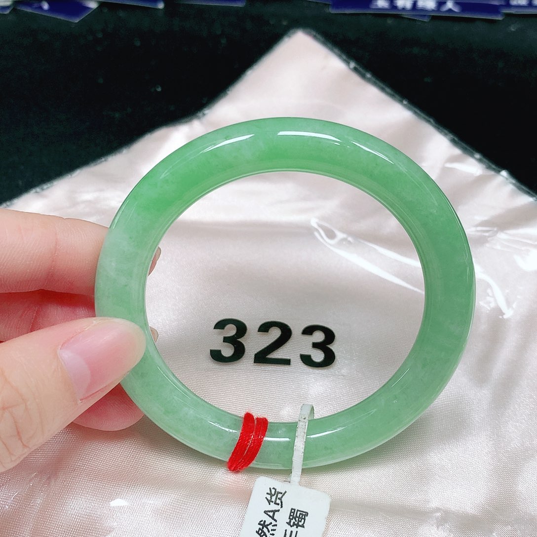 翡翠未镶嵌手镯（圆镯）