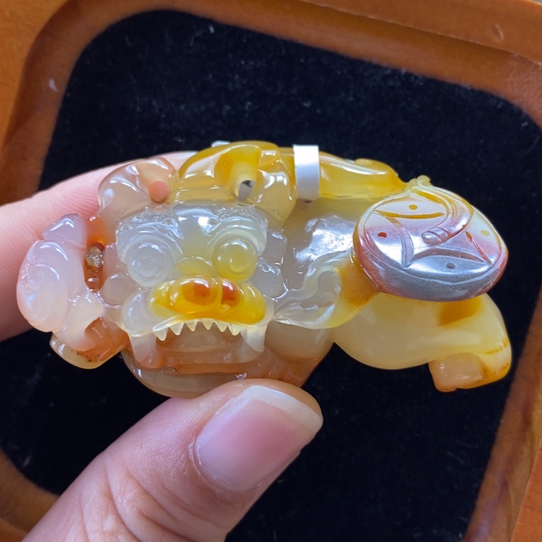 石英质玉（黄龙玉）颈饰未镶嵌
