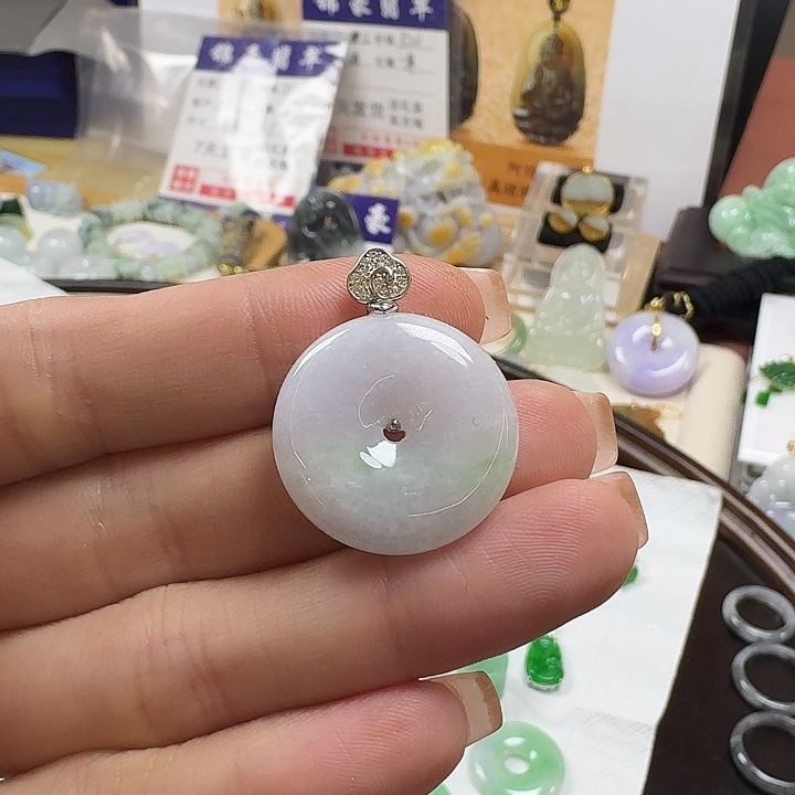 翡翠未镶嵌颈饰平安扣