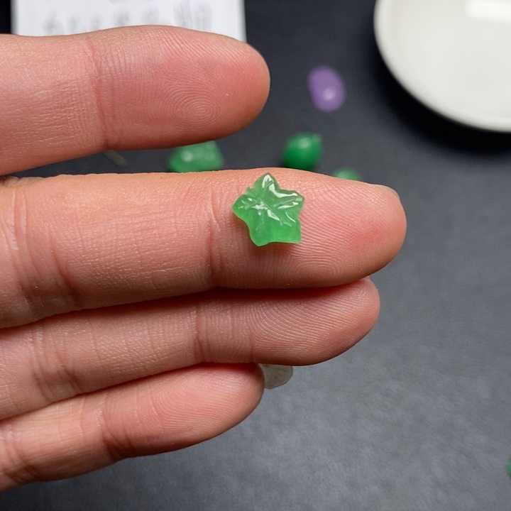 翡翠未镶嵌颈饰挂件