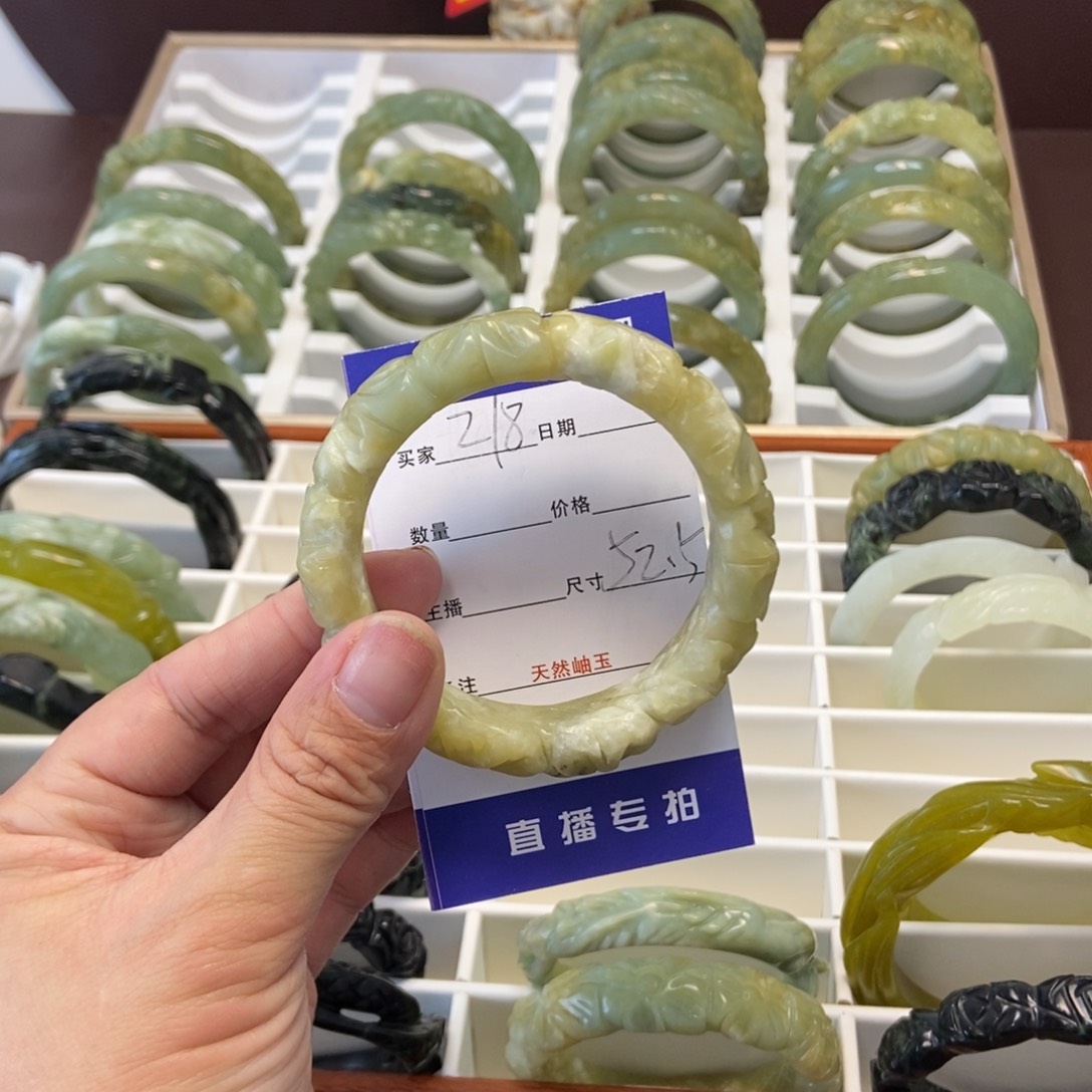 蛇纹石玉手镯未镶嵌