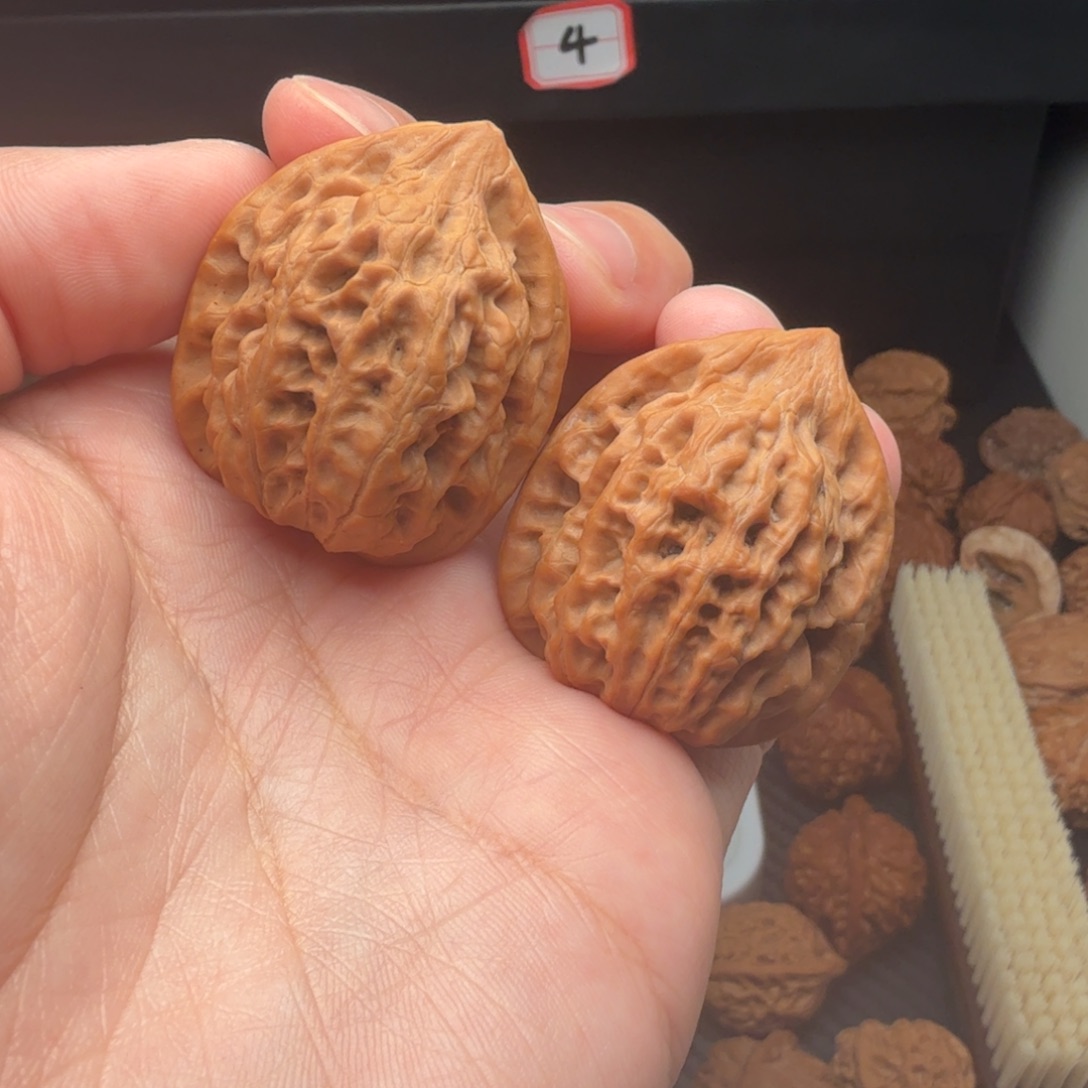 8****文玩核桃吊坠油蜡皮鸡心边35