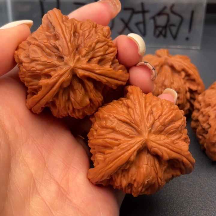 科***兄文玩核桃吊坠白狮子