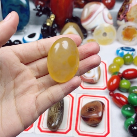 玛瑙/玉髓耳饰未镶嵌