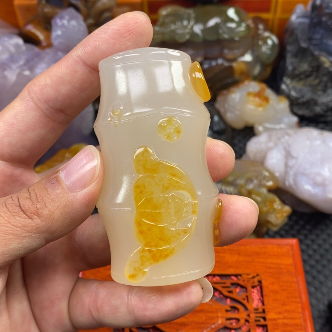 玛瑙/玉髓手把件未镶嵌清**语