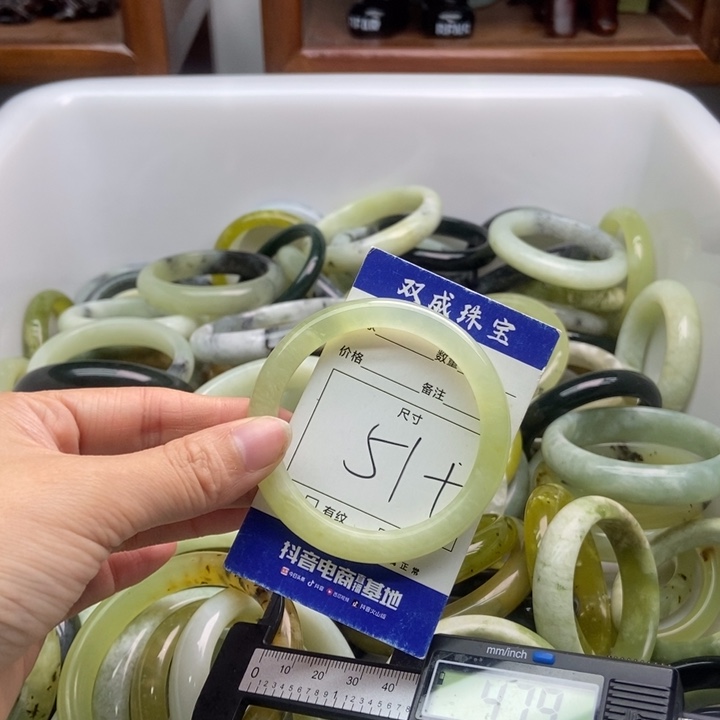 蛇纹石玉手镯未镶嵌691