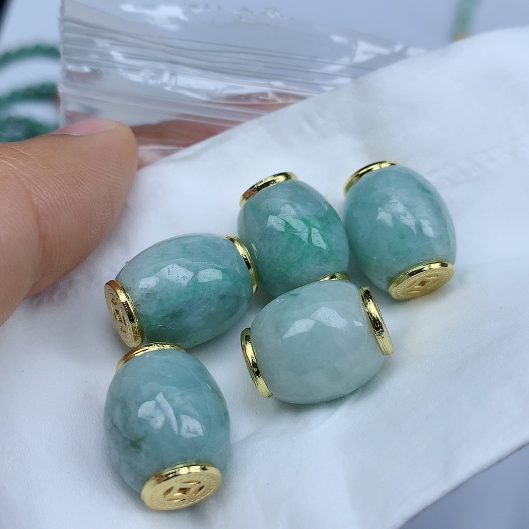 翡翠颈饰未镶嵌手串