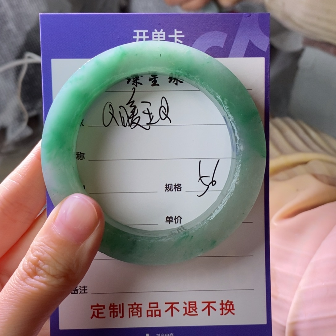 Q***Q石英质玉未镶嵌手镯定制