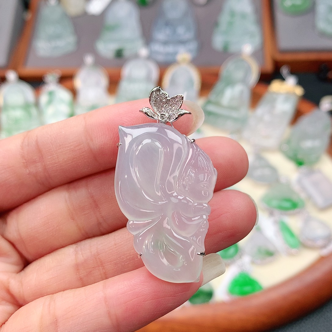 颈饰18K金镶嵌翡翠仙子