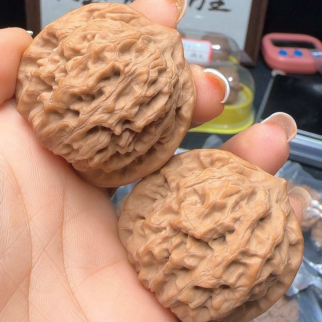 文玩核桃吊坠42全品龙脉