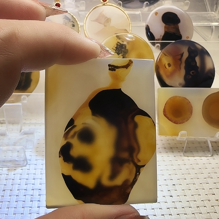 玛瑙/玉髓未镶嵌珠宝奇石