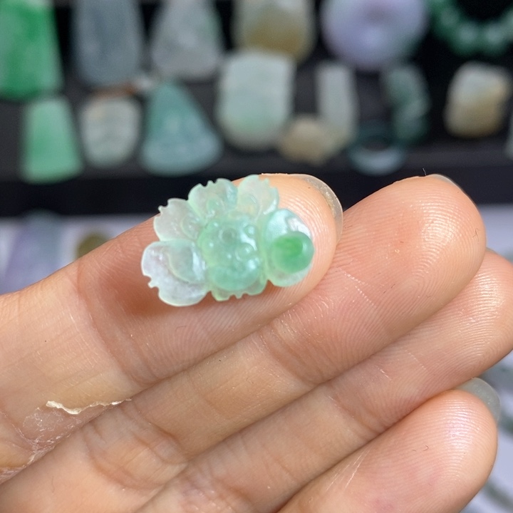定制翡翠未镶嵌花
