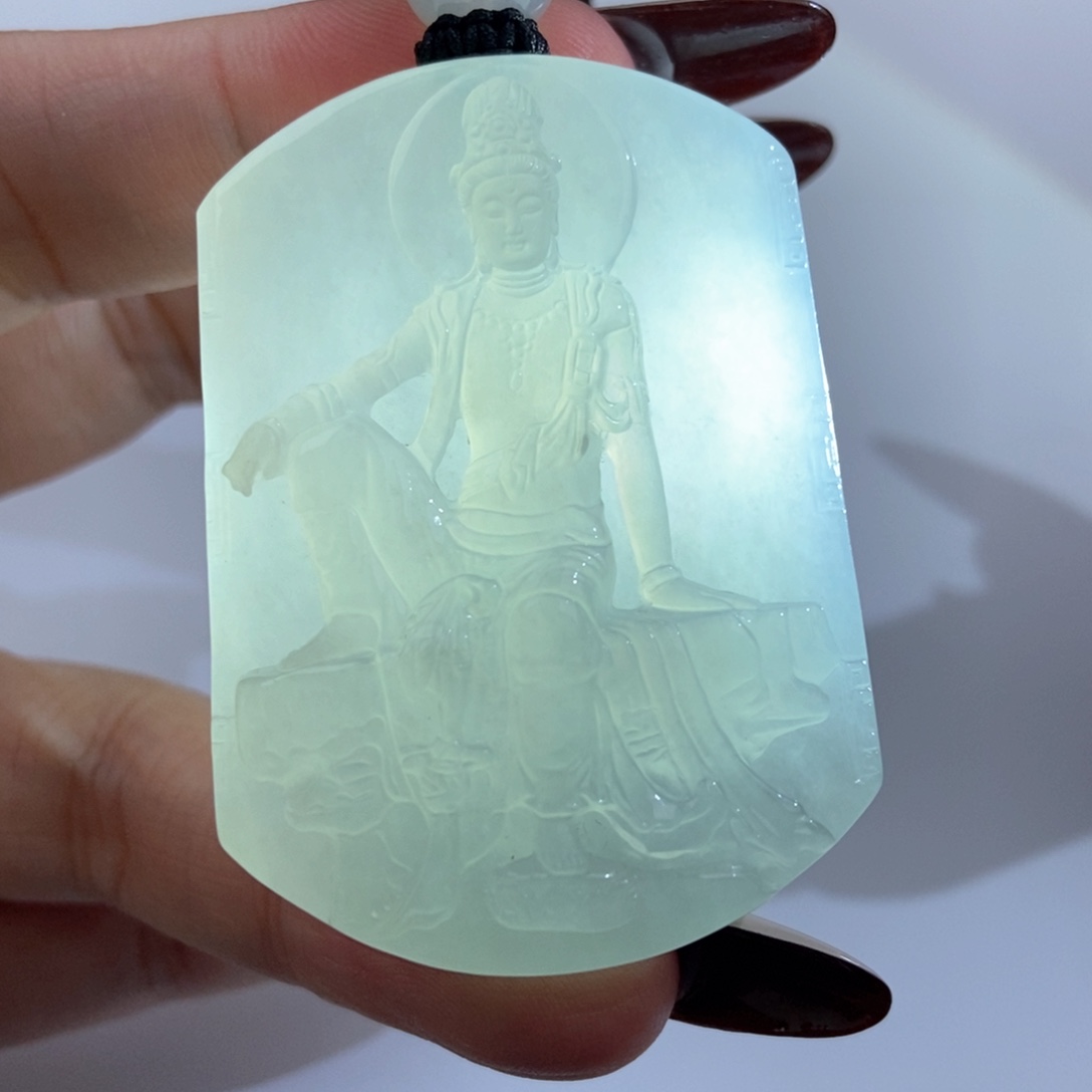 翡翠未镶嵌颈饰自在观音