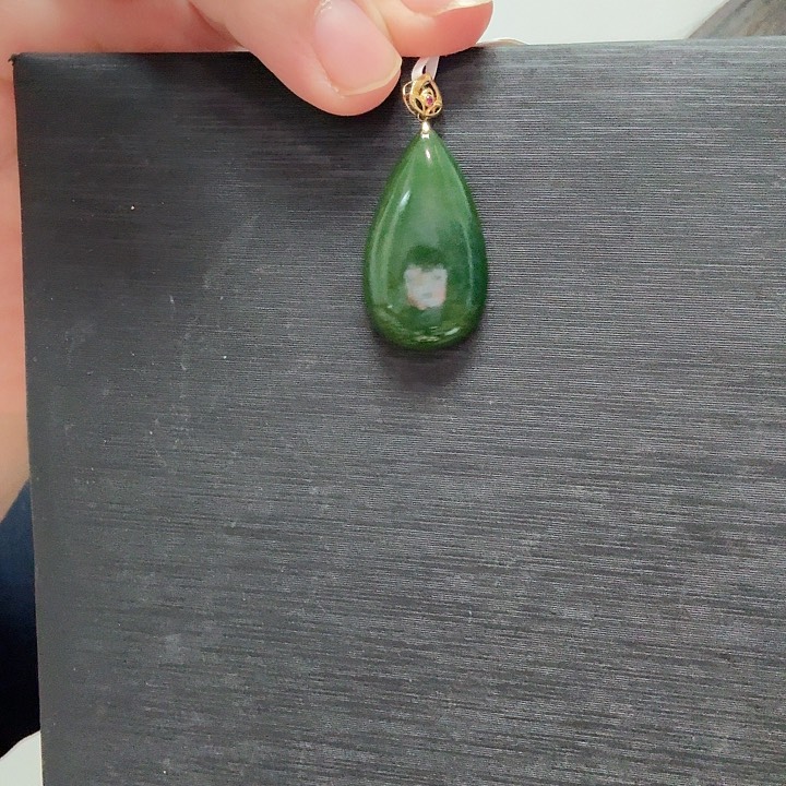 颈饰18K金镶嵌和田玉仓库