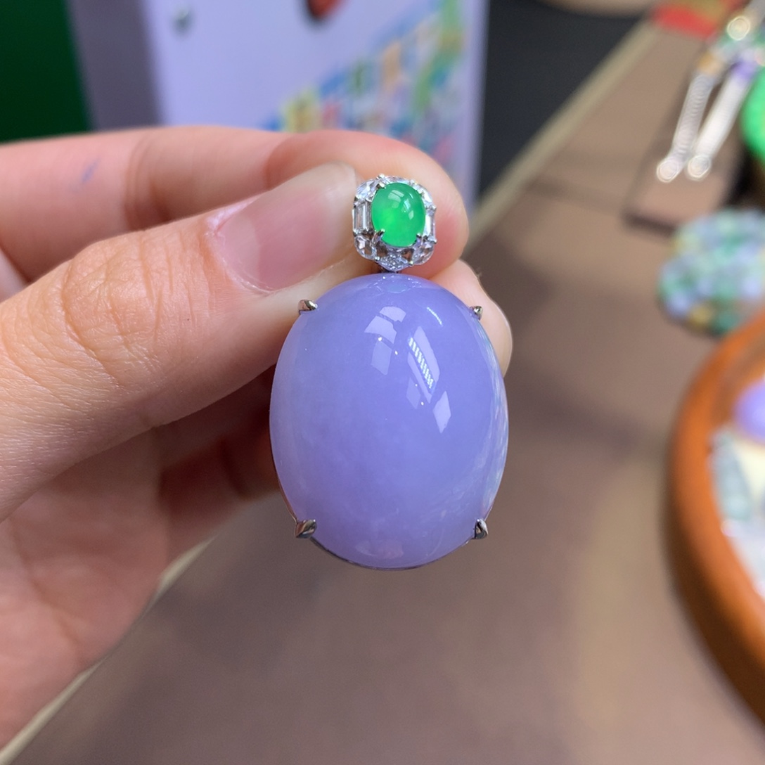 翡翠18K金镶嵌颈饰翡翠