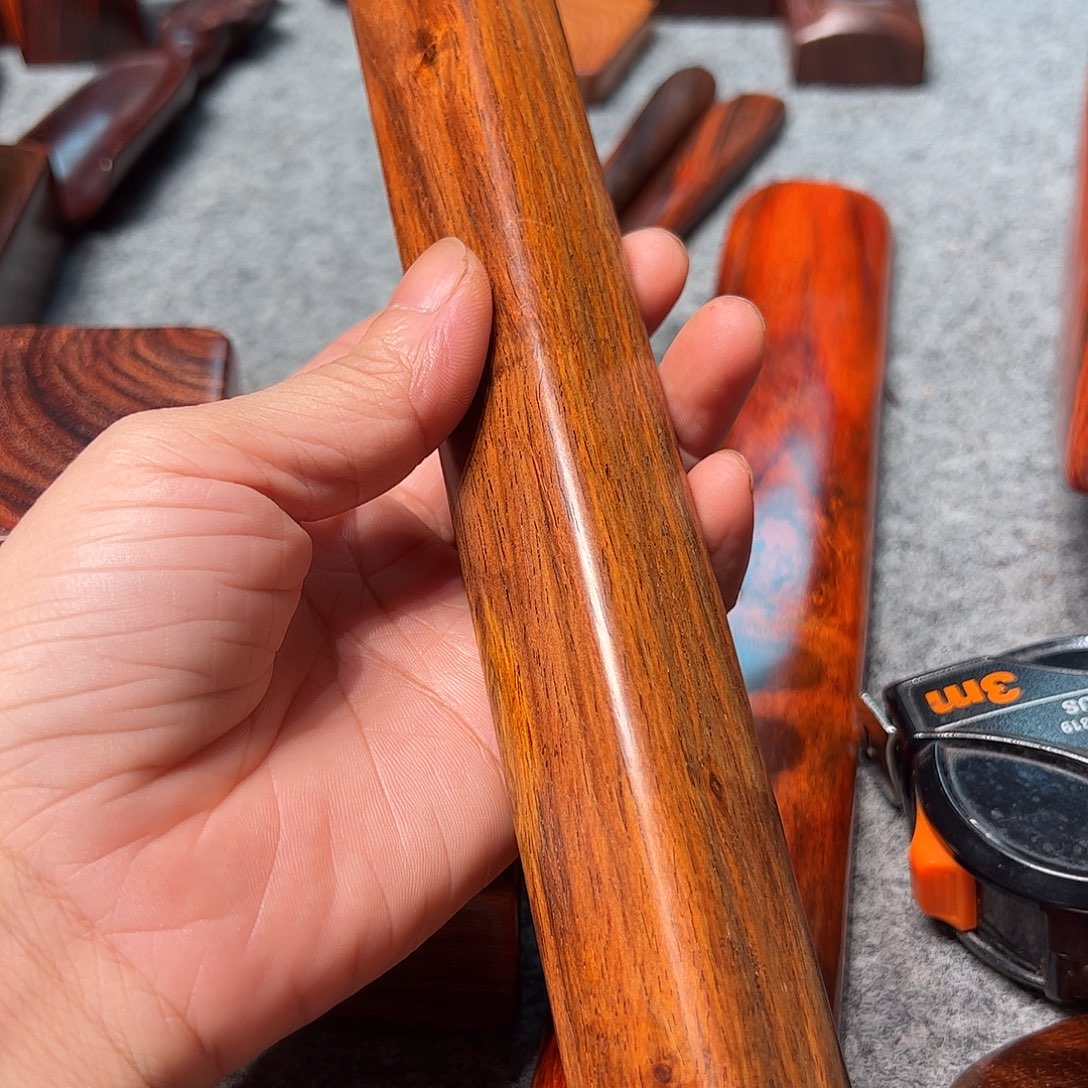 哈***。交趾黄檀（大红酸枝）