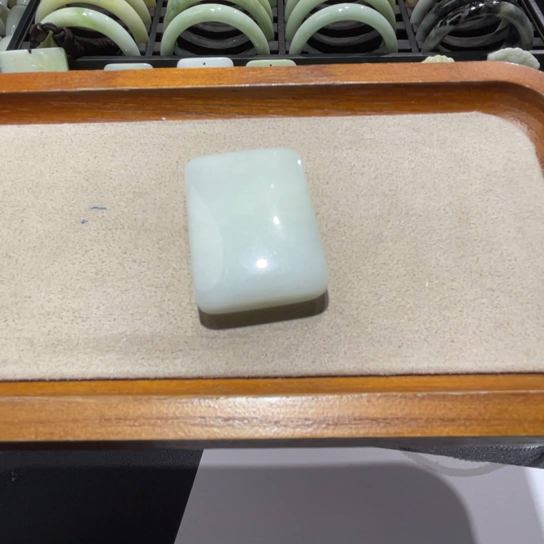 未镶嵌颈饰蓝田玉（蛇纹石化大理石玉）肚*哥