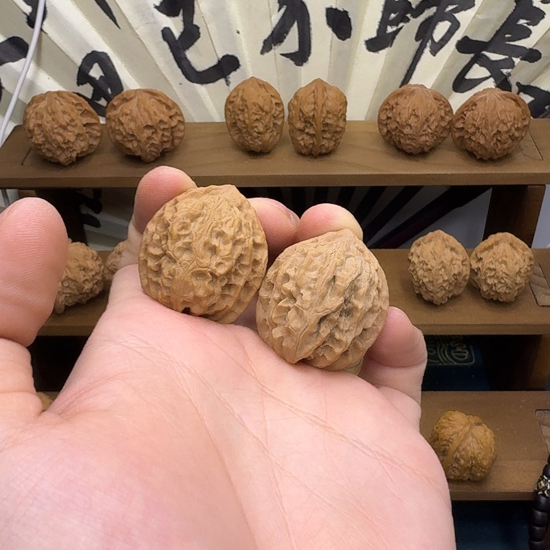 文玩核桃吊坠宝莲