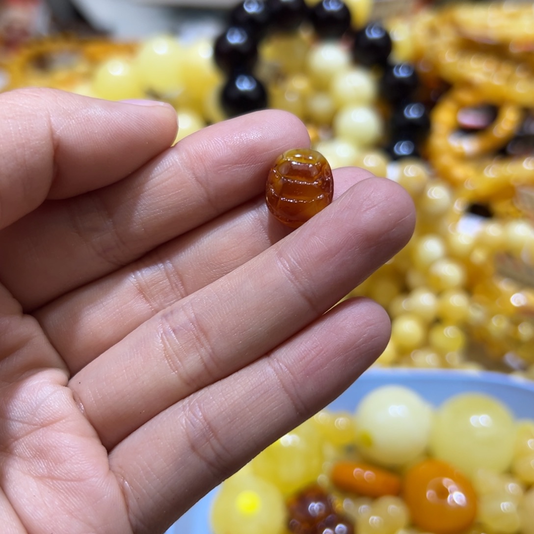 琥珀珠宝奇石未镶嵌