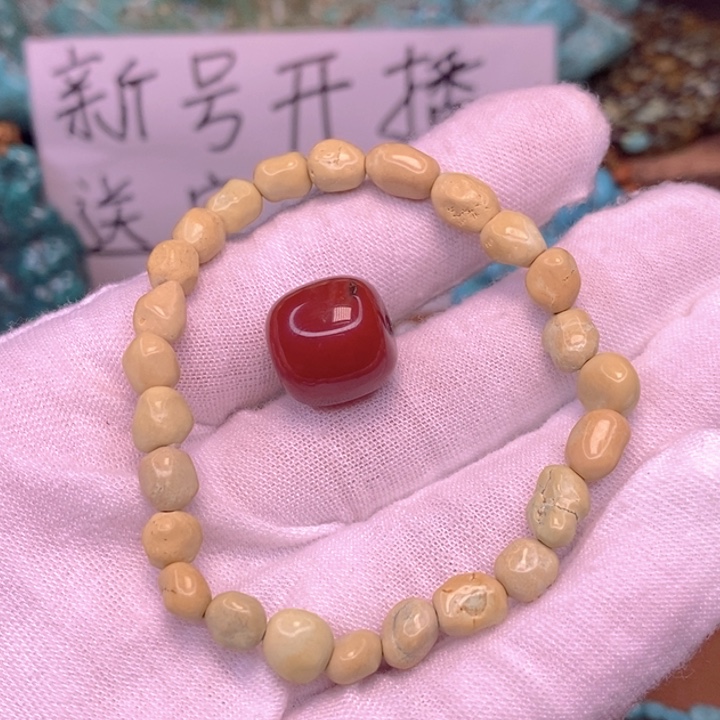 玛瑙/玉髓原矿未镶嵌M****。