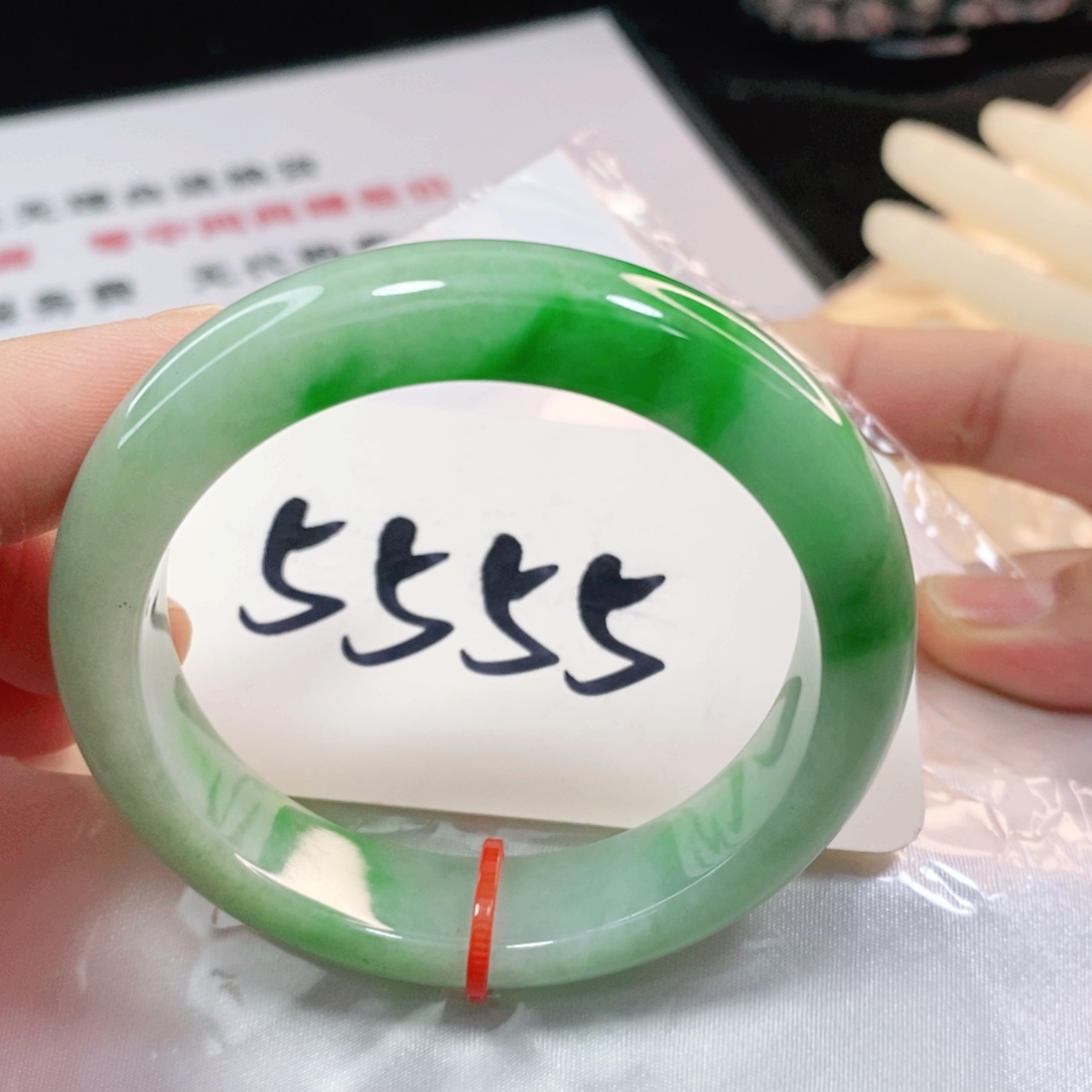 翡翠手镯未镶嵌54.6圈口