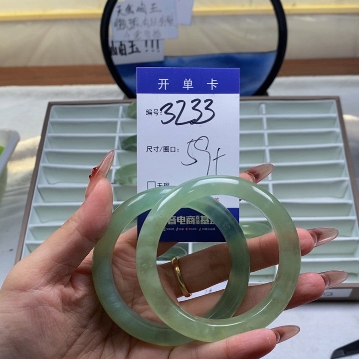 蛇纹石玉手镯未镶嵌