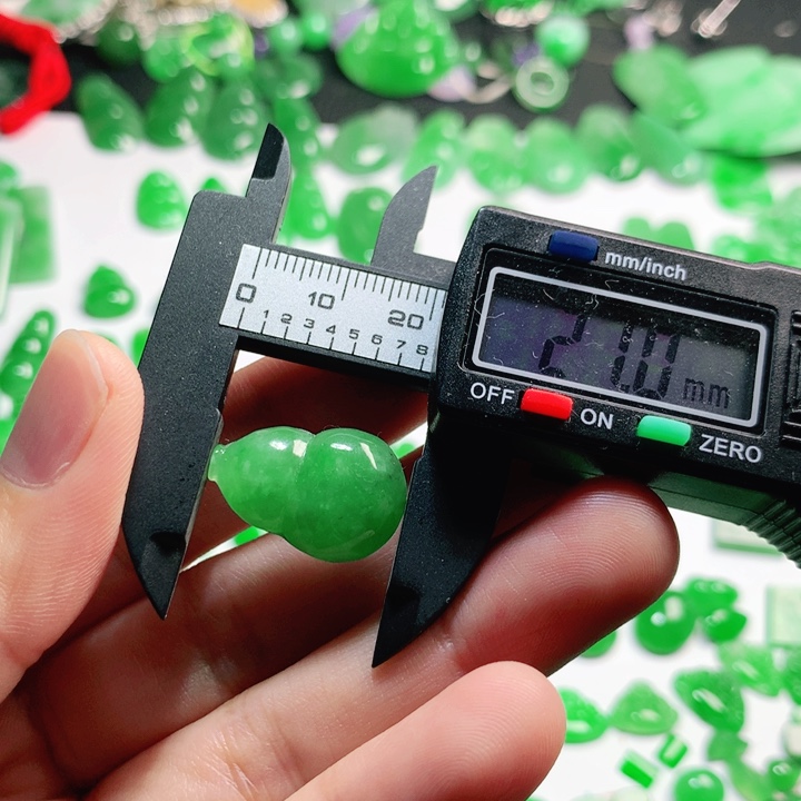 种***王翡翠未镶嵌颈饰翡翠21*14.3*5.6