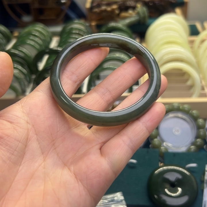 和田玉手镯未镶嵌58.3圈围5755