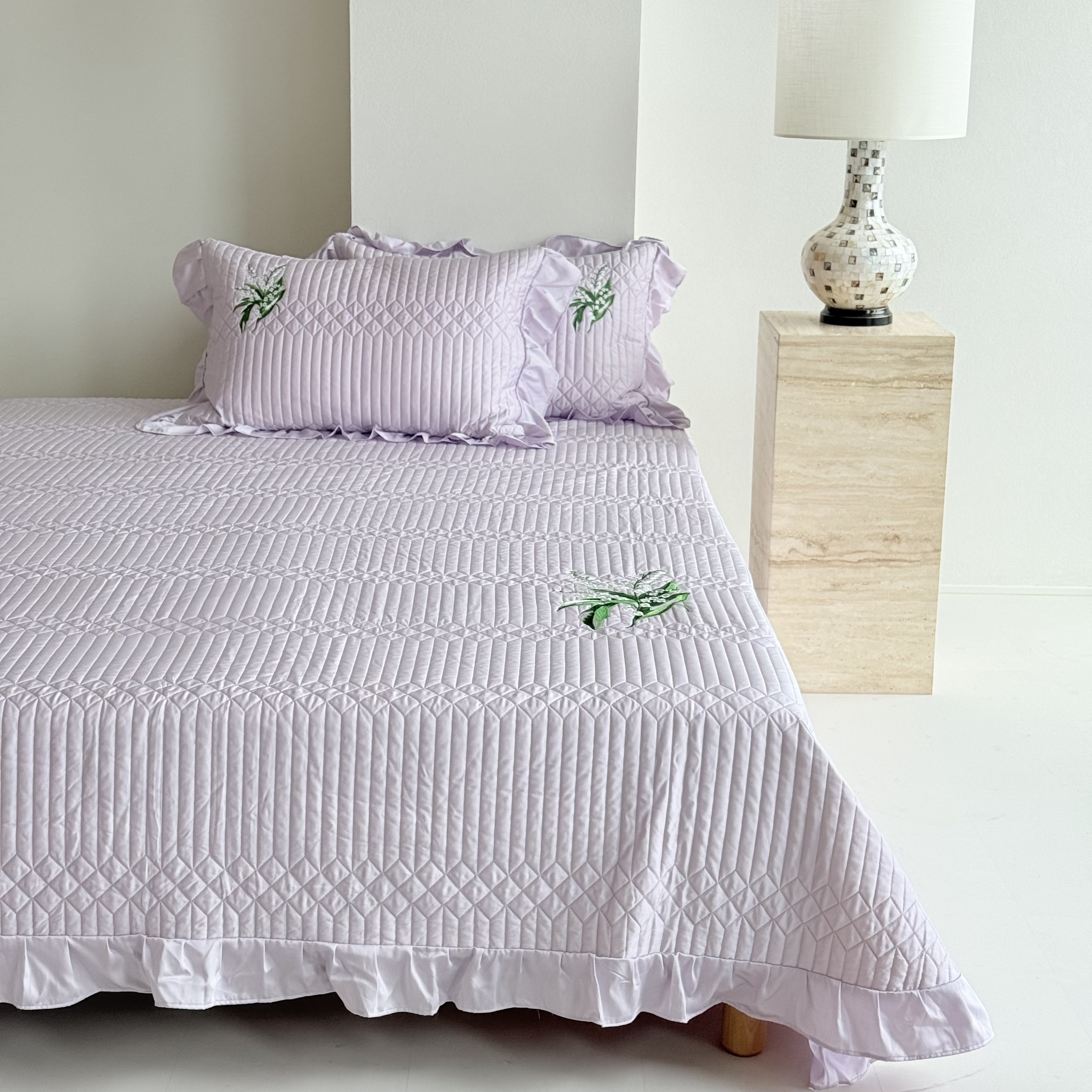 铃兰花花边款床盖三件套 天丝再生纤维素凉席 刺绣绗缝防滑套件