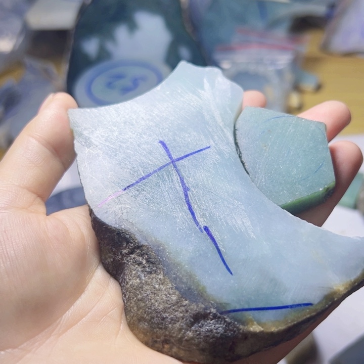 翡翠未镶嵌颈饰心**水