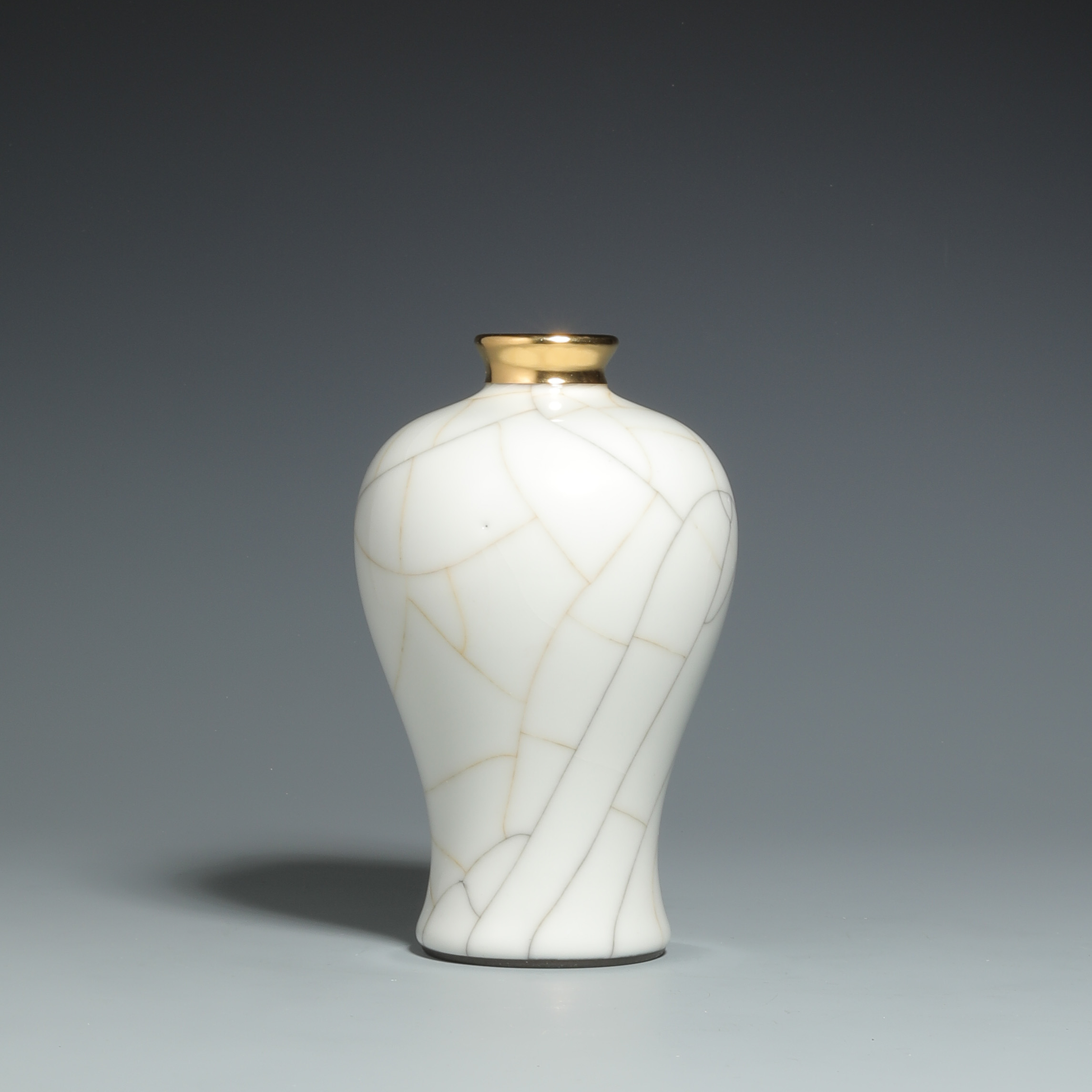 9131 清雍正 仿官釉梅瓶