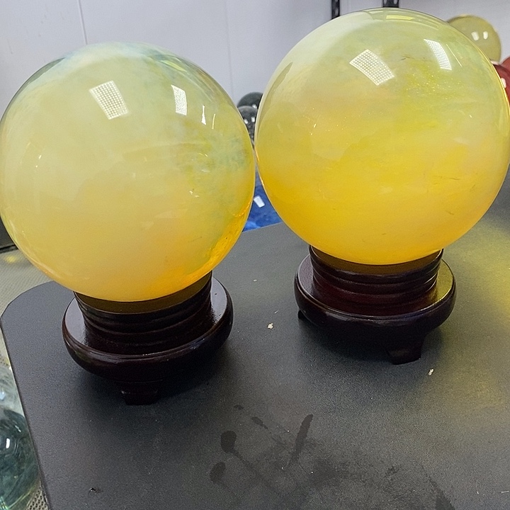 龙***研石材13.4厘米13厘米黄水摆件