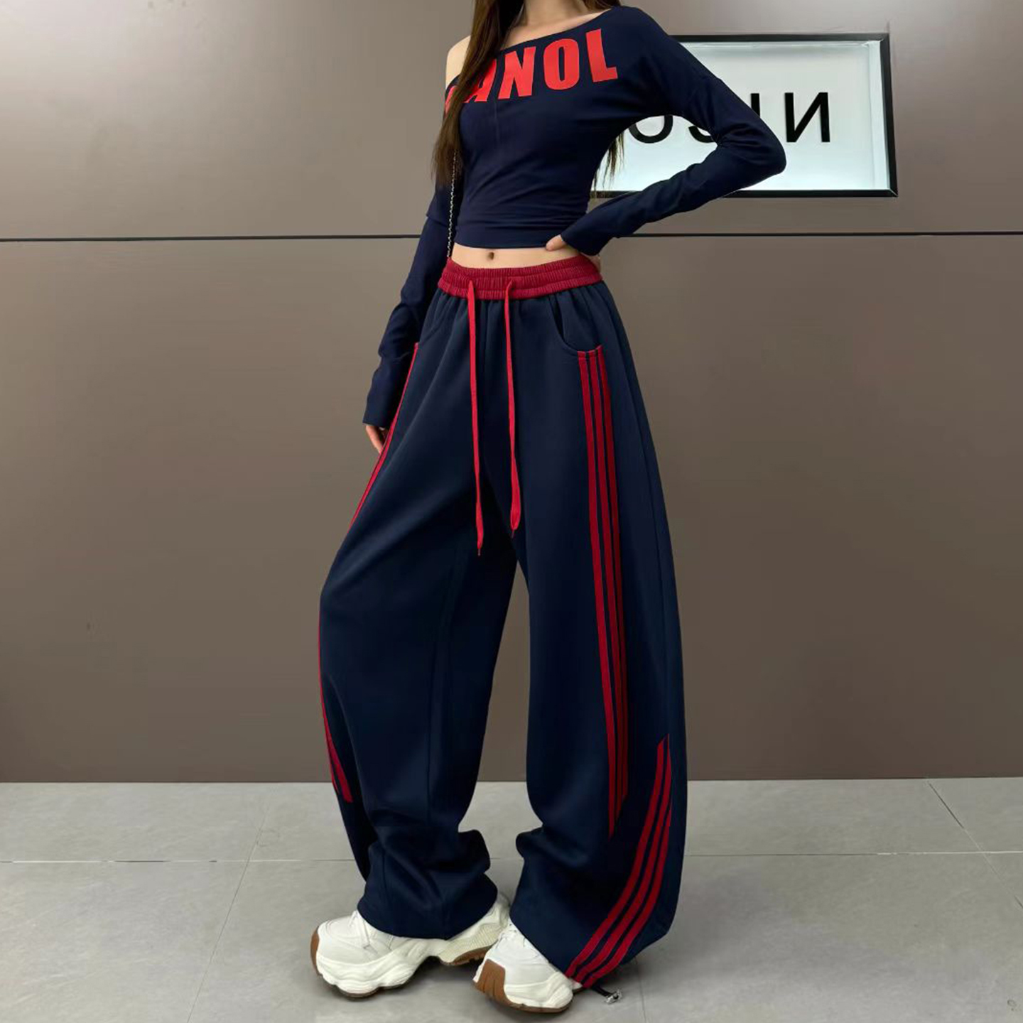 条纹高腰显瘦阔腿女裤秋冬新款2025炸街潮款裤子女运动裤子休闲