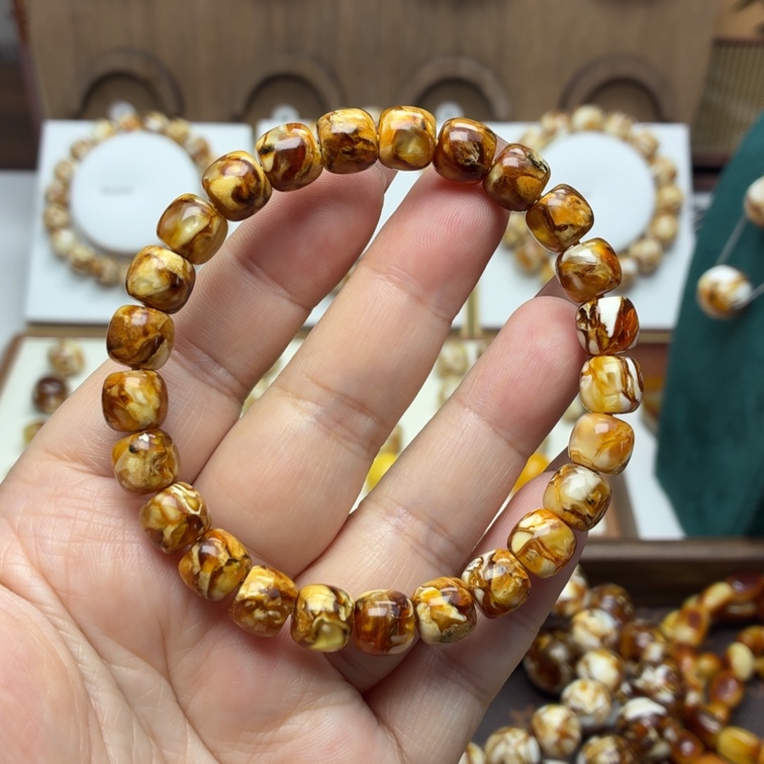 9mm沁色精工老型手串一条带矿点