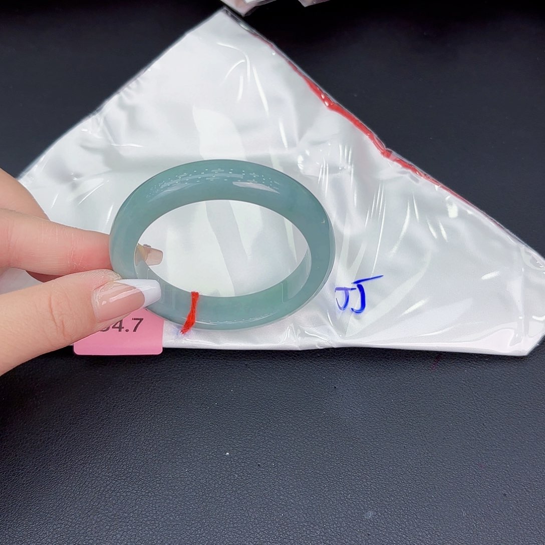 翡翠手镯未镶嵌手镯