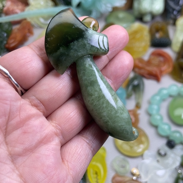 蛇纹石玉挂件未镶嵌