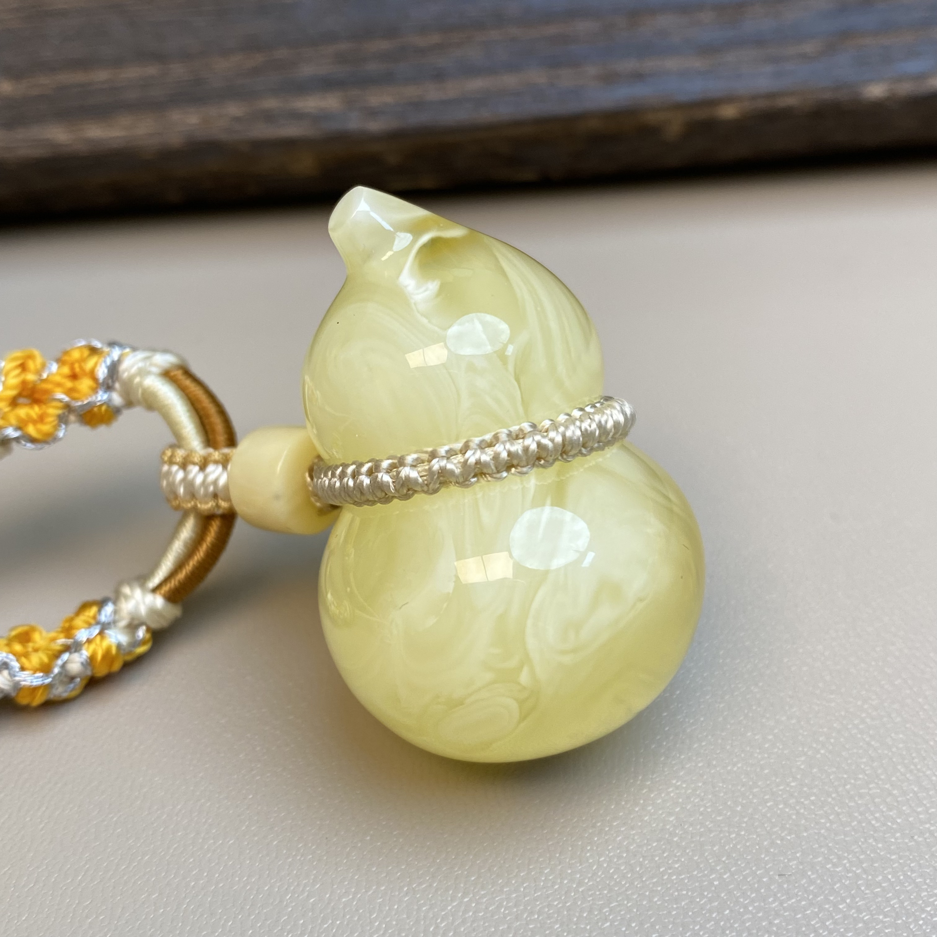 10.97克37.4×24.7mm金白溶洞妖花蜜蜡葫芦水滴无事牌正宗蜜蜡吊坠